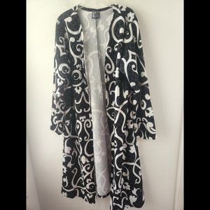 VKY&CO Black and White Print Open Front Long Line Duster Sz 3X